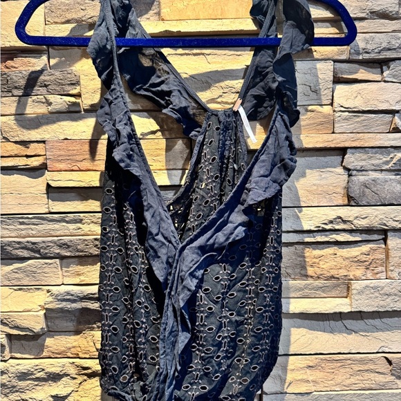Free People Eyelet Ruffle Top XS - Picture 1 of 3